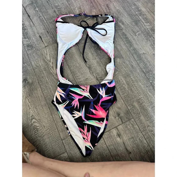 PINK By Victoria’s Secret One Piece Cut Out Floral Swimsuit Size Small - Picture 2 of 4
